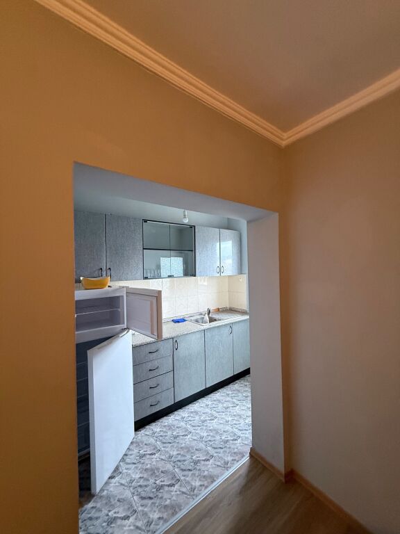 Apartament 2+1 per qera tek Materniteti i ri !