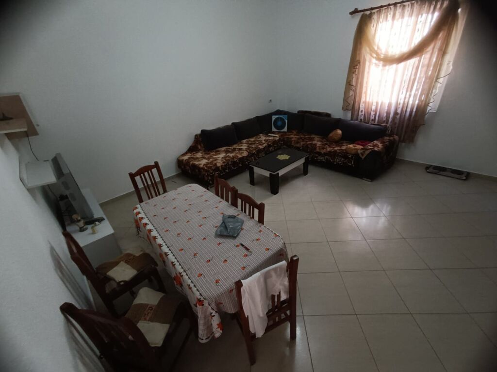 JEPET ME QIRA APARTAMENT 2+1 NE KAT VILE AFER TRAFOS 220 V TEK BULEVARDI I RI, TIRANË  ID 5632