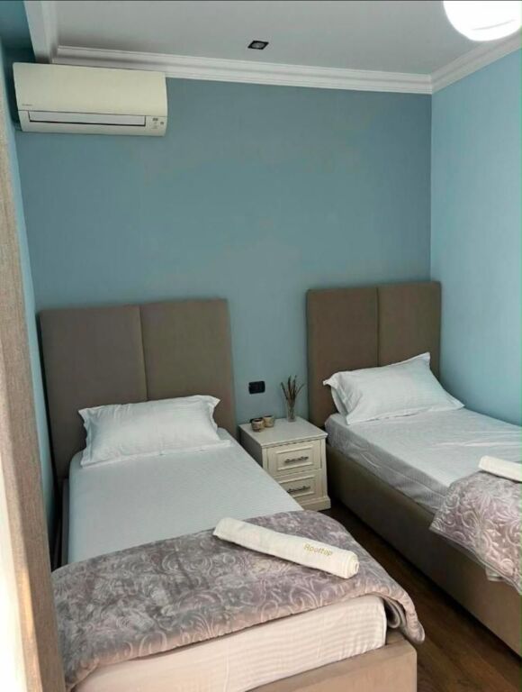 Jepet apartament 2+1 penthouse me qira ne Qender , Sheshi Skenderbej , Rruga e Durresit , Rruga e Kavajes .