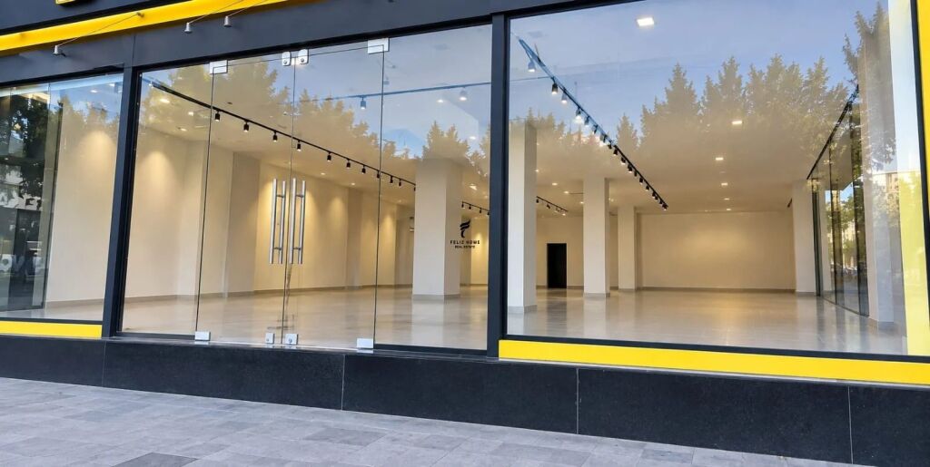 SHOP FOR RENT 130 M2 VASIL SHANTO 300,000 LEKE FH-94494