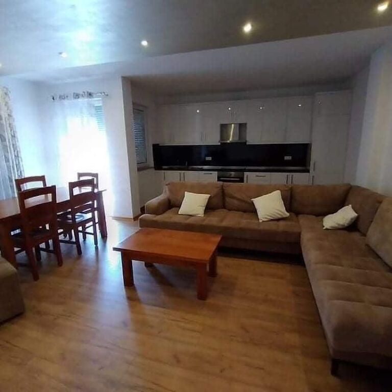 5-Maj, jepet me qira apartament 2+1! 60.000 Leke