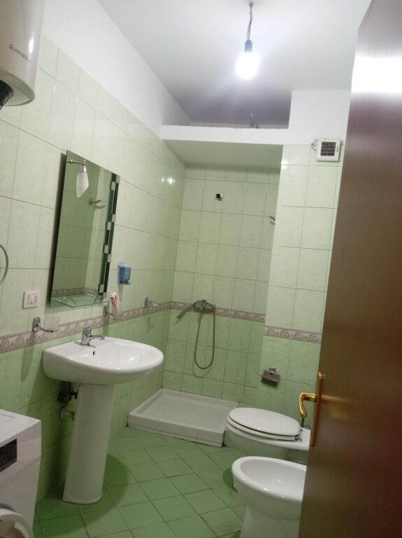Affitto | Apartament 3 + 1 | Rruga e Kavajës | 800 €/mese