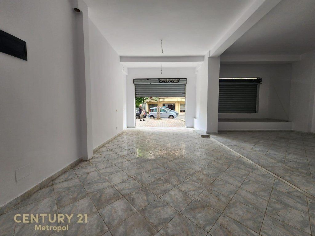 DYQAN PER QERA TEK KOMUNA E PARISIT ! 400 € /Muaj 40,000 Lekë /Muaj
