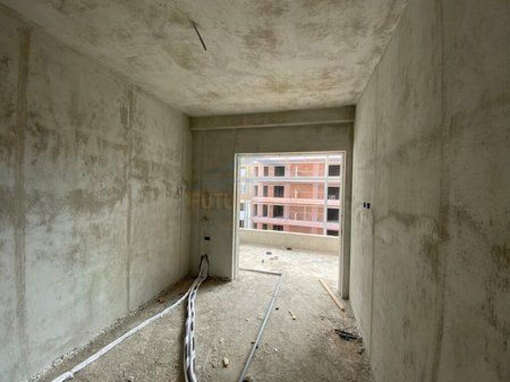 Shitet, Apartament 2+1, ish Fusha e Aviacionit