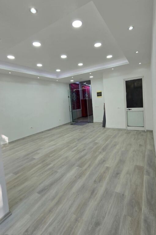 Qera | Ambjent Biznesi | Bulevardi Bajram Curri | 600 €/muaj