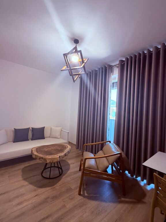 Jepet Me Qera Apartament 1+1+1 Ballkon