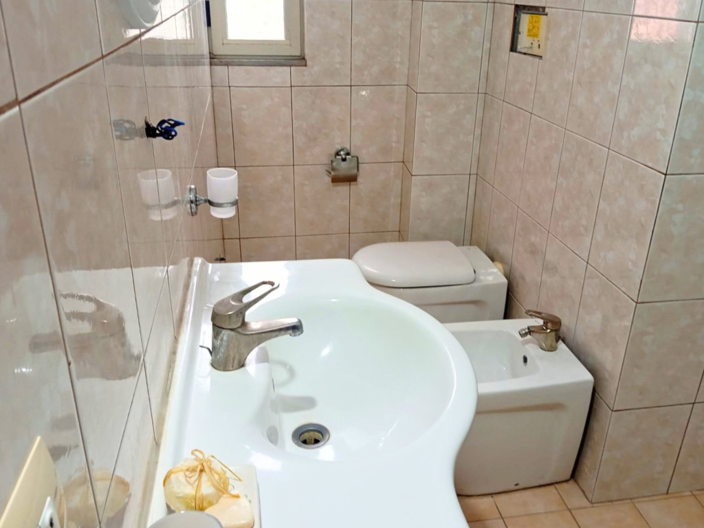 APPARTAMENTO 2+1 IN AFFITTO – VICINO ALL'AMBULANZA, VLORA