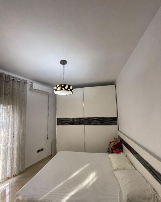 2+1 apartment for rent at the Paris Commune (60,000 Leke)