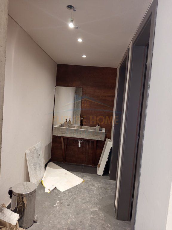 Affitto, Locale Commerciale, Via Kavaja, Tirana. 1.300 €