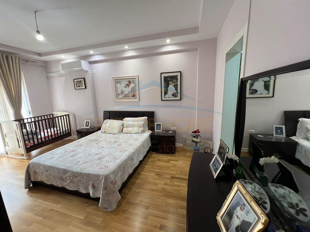 Qera , Apartament 3+1+2+2 Ballkone , Fresk , Tiranë