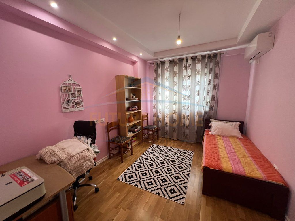 Qera , Apartament 3+1+2+2 Ballkone , Fresk , Tiranë