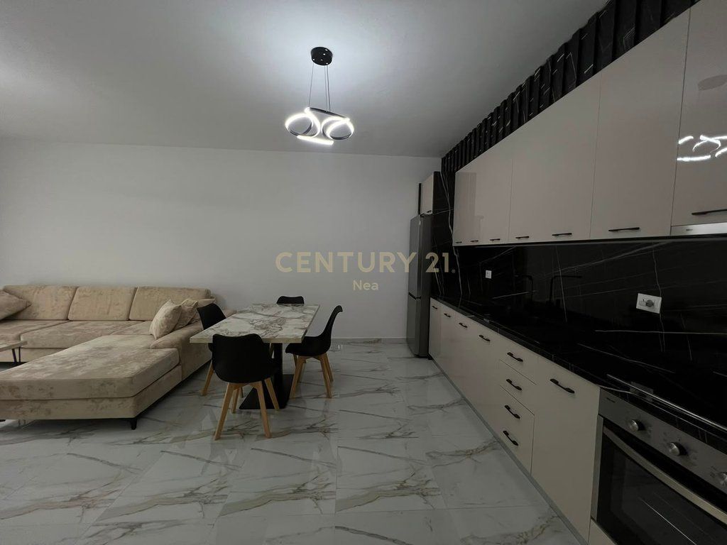 APARTAMENT 2+1+POST PAKIMI ME QIRA – TRIO TOWER, DON BOSKO 800 € /Muaj Sip. Totale  125m2