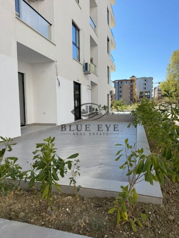 2 GARSONIERE + VERANDË PËR SHITJE – MALI I ROBIT