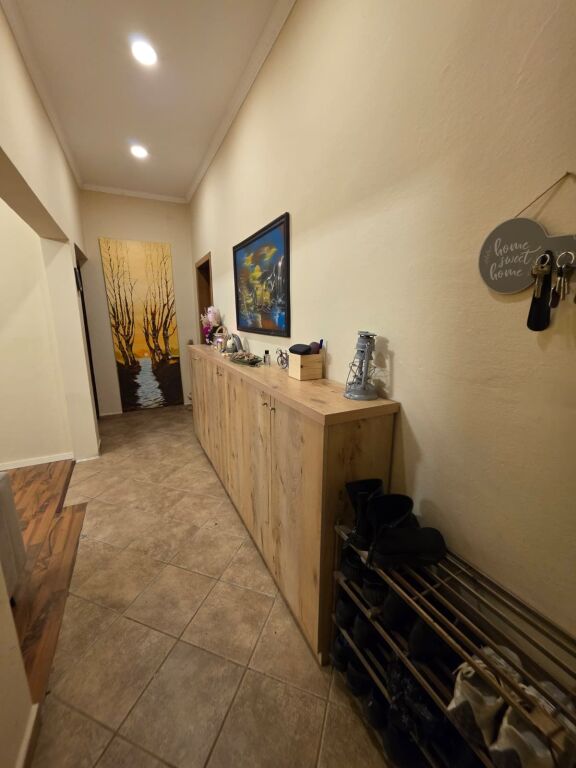 Shitet Apartament 2+1 Prane Shallvareve