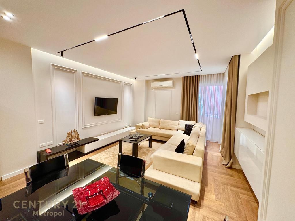 APARTMENT 2+1+PARKING SPACE NEAR THE NEW MARKET!