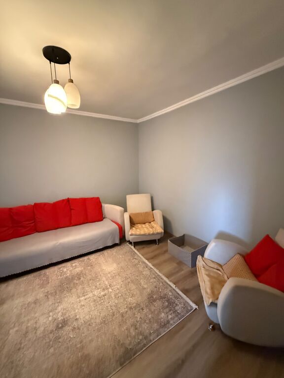 Apartament 2+1 per qera tek Materniteti i ri !