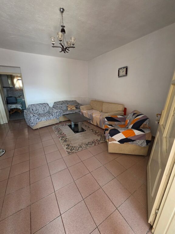 Apartment 1+1 for rent in Laprake (37,000 lek)