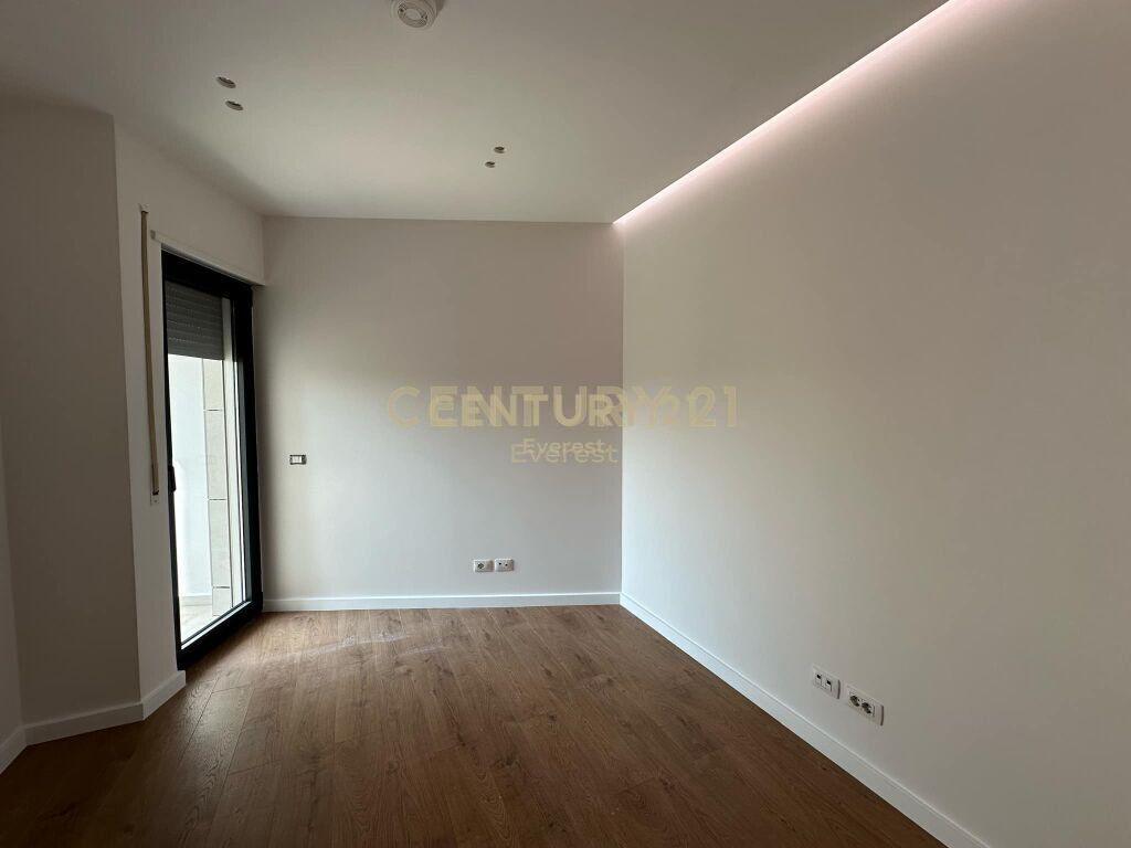 QENDER-PALLATI MOXART, JAPIM ME QIRA AMBIENT PER ZYRA  POST PARKIMI