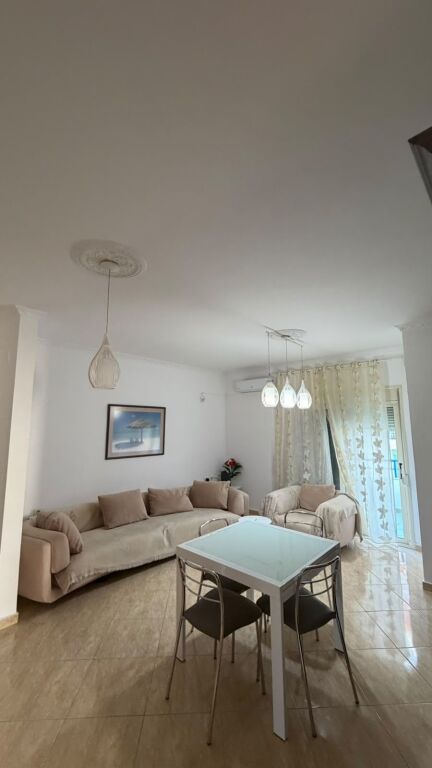 Apartament me Pamje nga Deti për Qira në Lungomare Vlorë