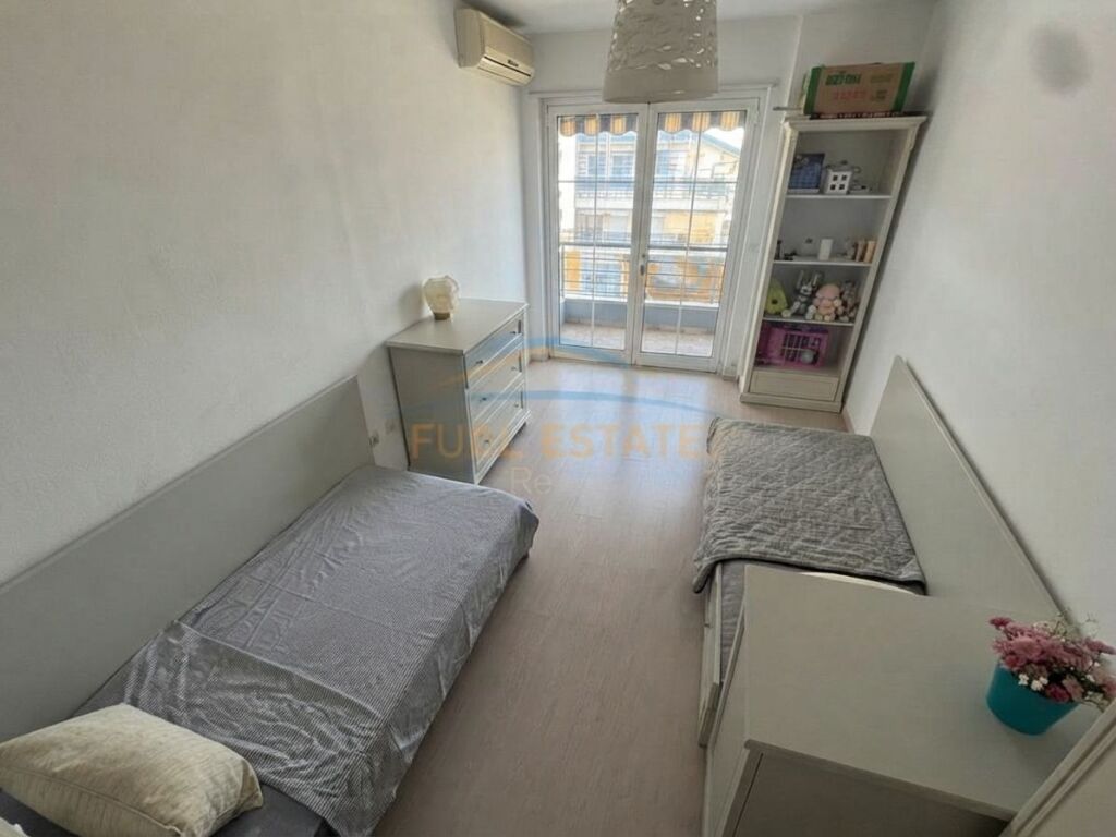 Qera, Apartament 2+1+2,Kompleksi Kika 1, Komuna e Parisit, Tirane.