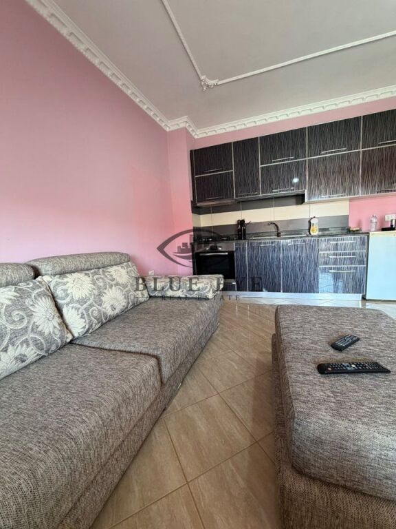 JEPET ME QIRA – APARTAMENT 1+1 NË VIJË TË PARË ME DETIN 🌊