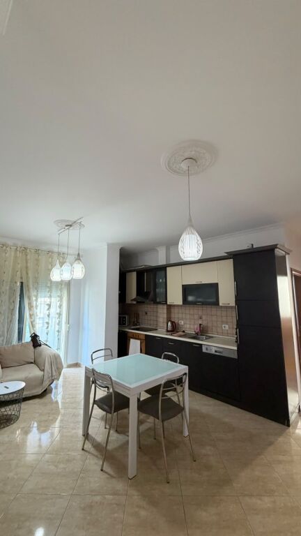Apartament me Pamje nga Deti për Qira në Lungomare Vlorë