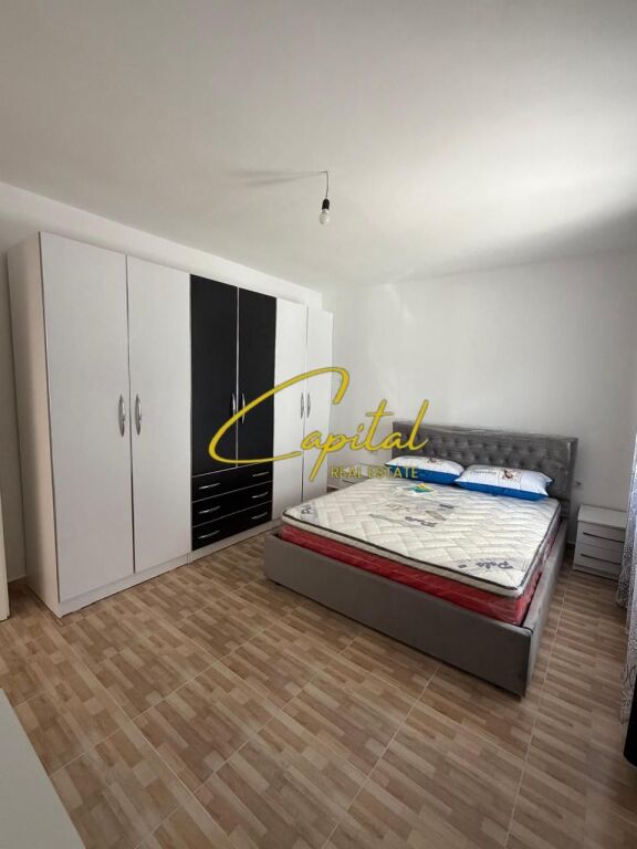 SHTEPI PRIVATE ME QIRA 72 M2 KINOSTUDIO 400 EURO