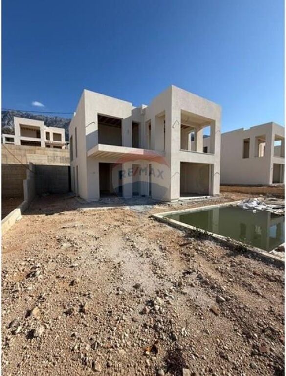 Individual Villa for Sale in San Nicolas, Palasë