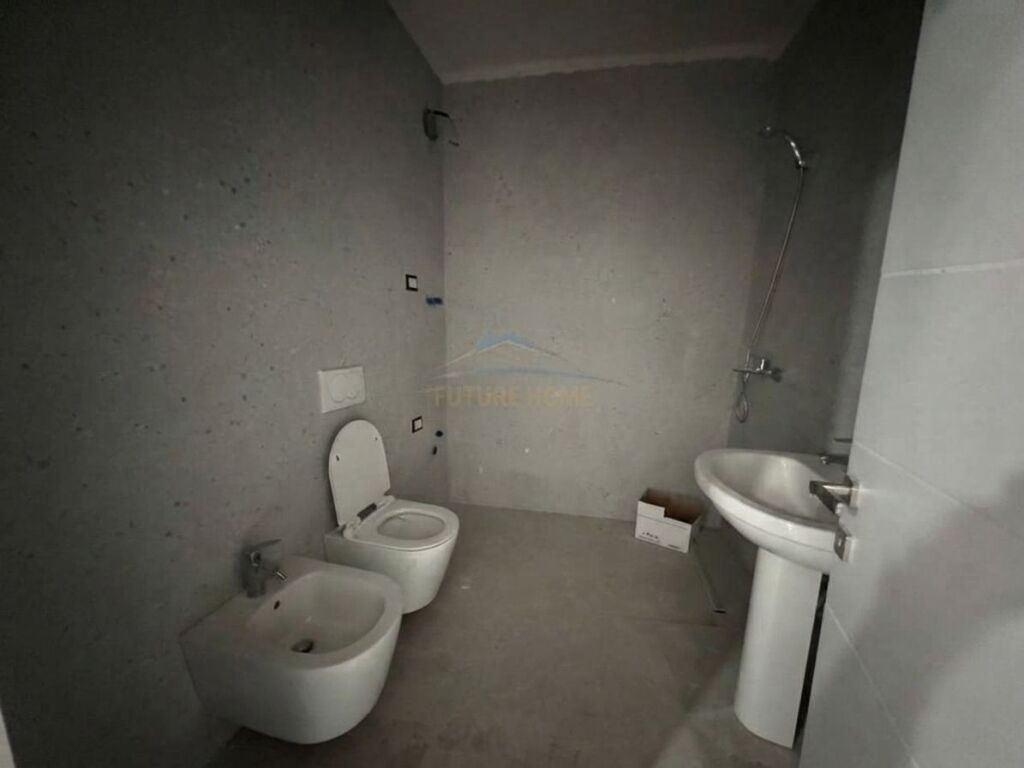 In vendita, Appartamento 1+1, Via Kavaja, Piazza 21, Tirana.