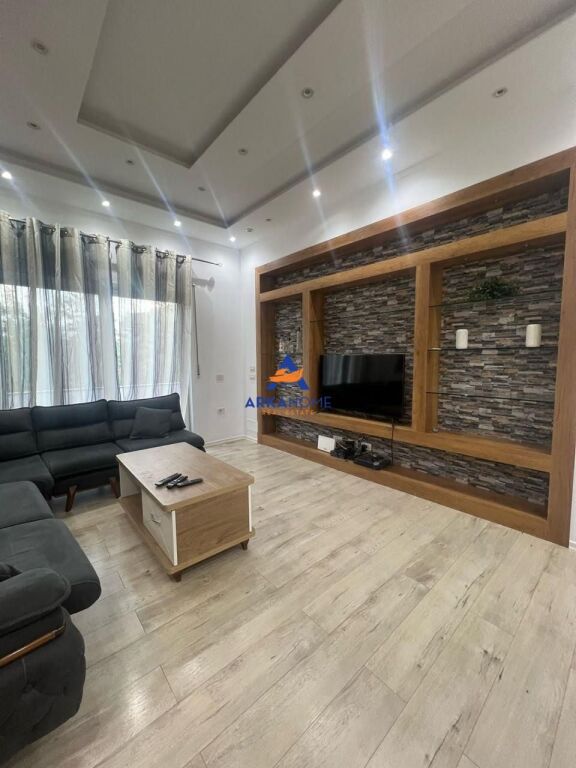 JEPET APARTAMENT ME QIRA 3+1+VERANDE "LIQENI I THATE" 90.000 LEKE