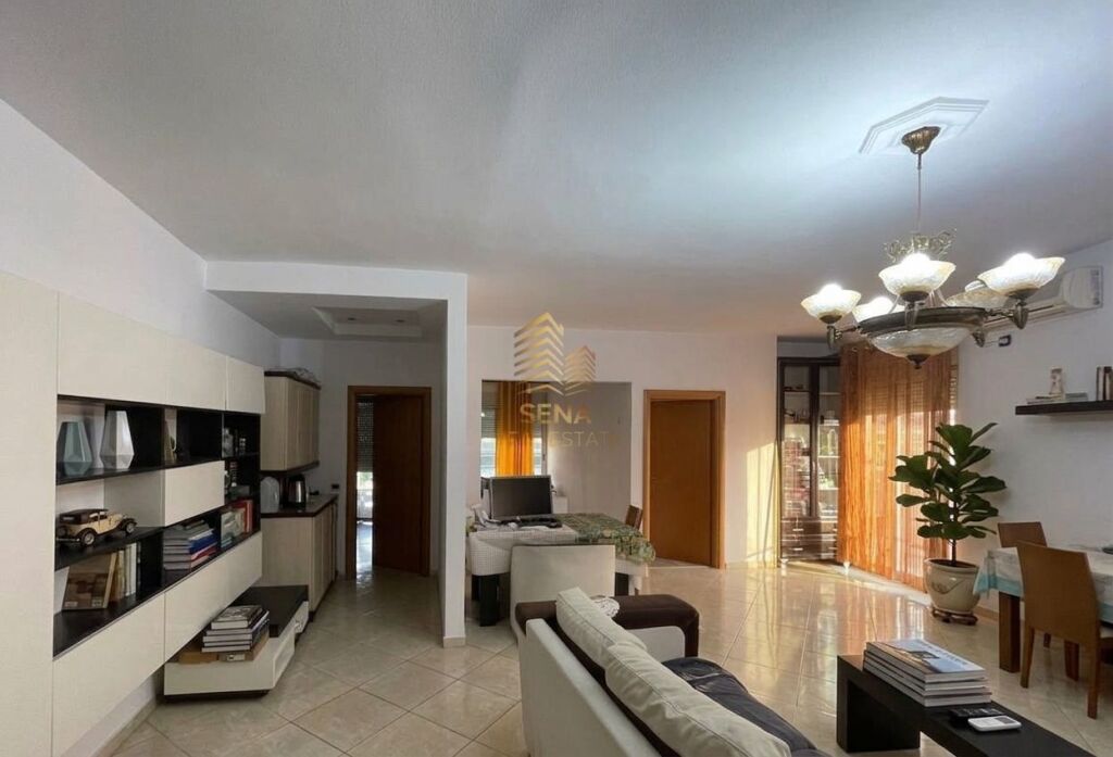 Affitto, Appartamento 2+1+2WC+Blk, Comune di Parigi, 60.000 Leke/Mese