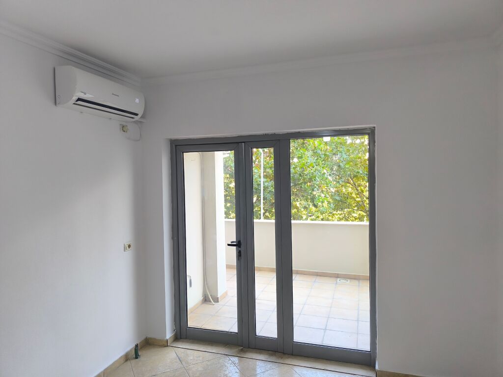Apartament me qira