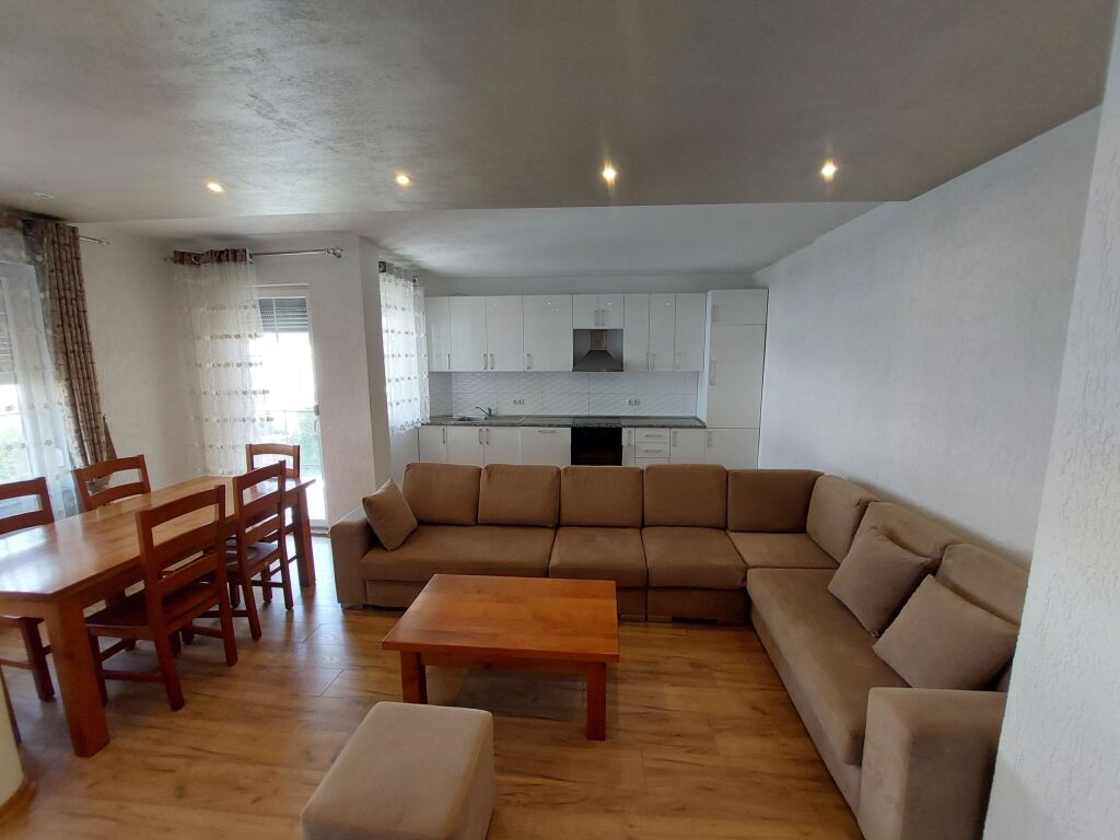 Affitto | Apartament 2 + 1 | Rruga 5 Maji | 600 €/mese