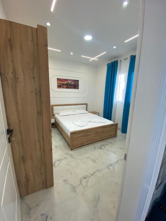 Jepet me Qira Apartament 2+1 – Kati i parë i një Vile Lagjja 17 Durres