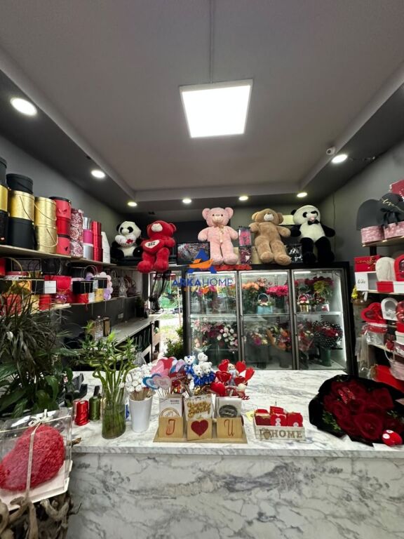 BUSINESS FOR SALE – FLOWER &amp; DECORATION SHOP 50 M2 "VASIL SHANTO" 700,000 LEKE