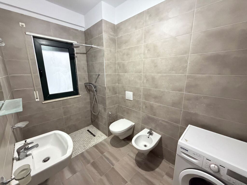 🏠 Appartamento 1+1 in affitto  📍 Indirizzo: Astir Green City 🏢 Piano: 5 🛋️ Arredato 💰 Prezzo: 450 mila lek/mese  📞 Per maggiori informazioni o per visitare, contattare in privato.