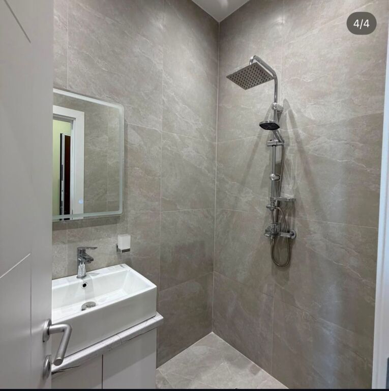 Apartament 2+1 per shitje, Myslym Shyri, buze rruge !