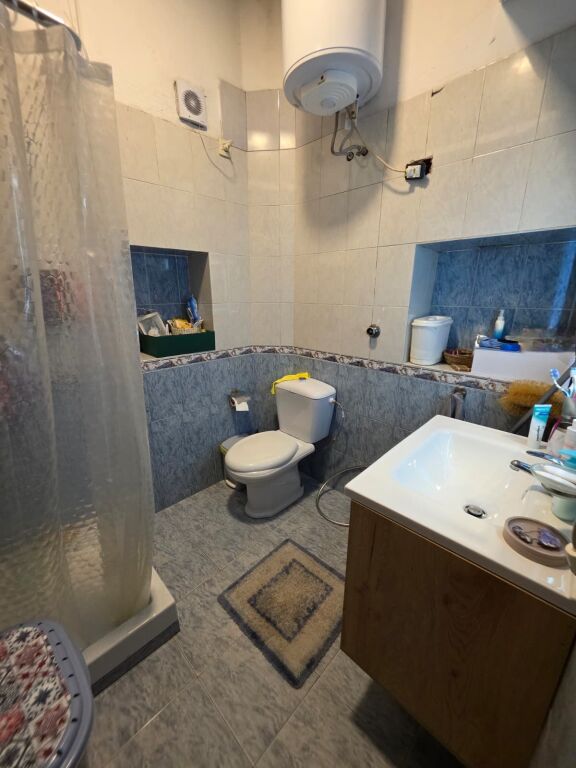 Shitet Apartament 2+1 Prane Shallvareve