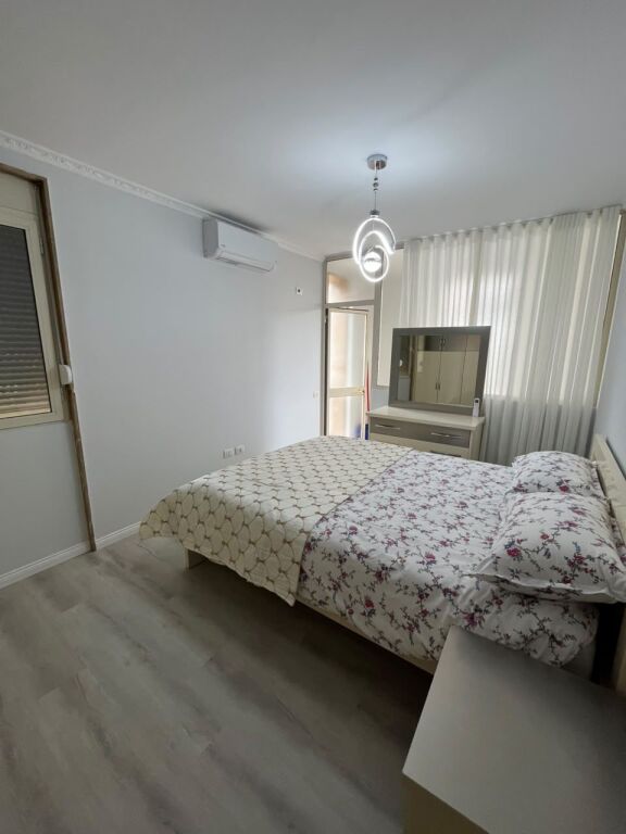 🛋️ **JEPET ME QIRA APARTAMENT 2+1 + 🅿️**  📍 **Rruga e Kavajës, Tiranë**