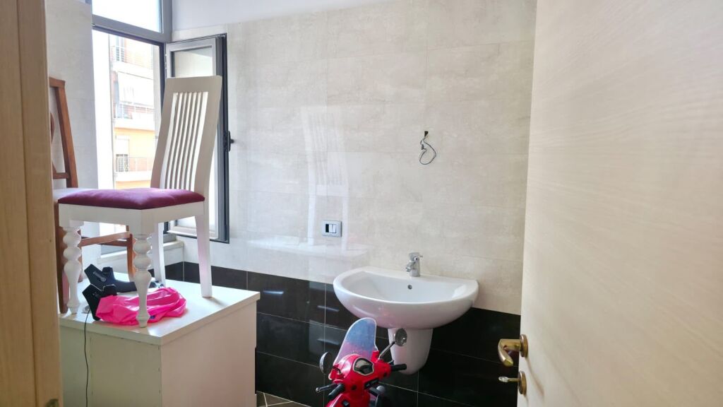 APARTAMENT 2+1 NE SHITJE KOMISARIATI 4