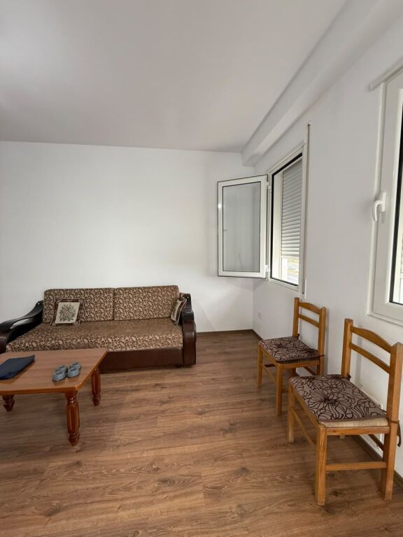 Apartament me qera 1+1