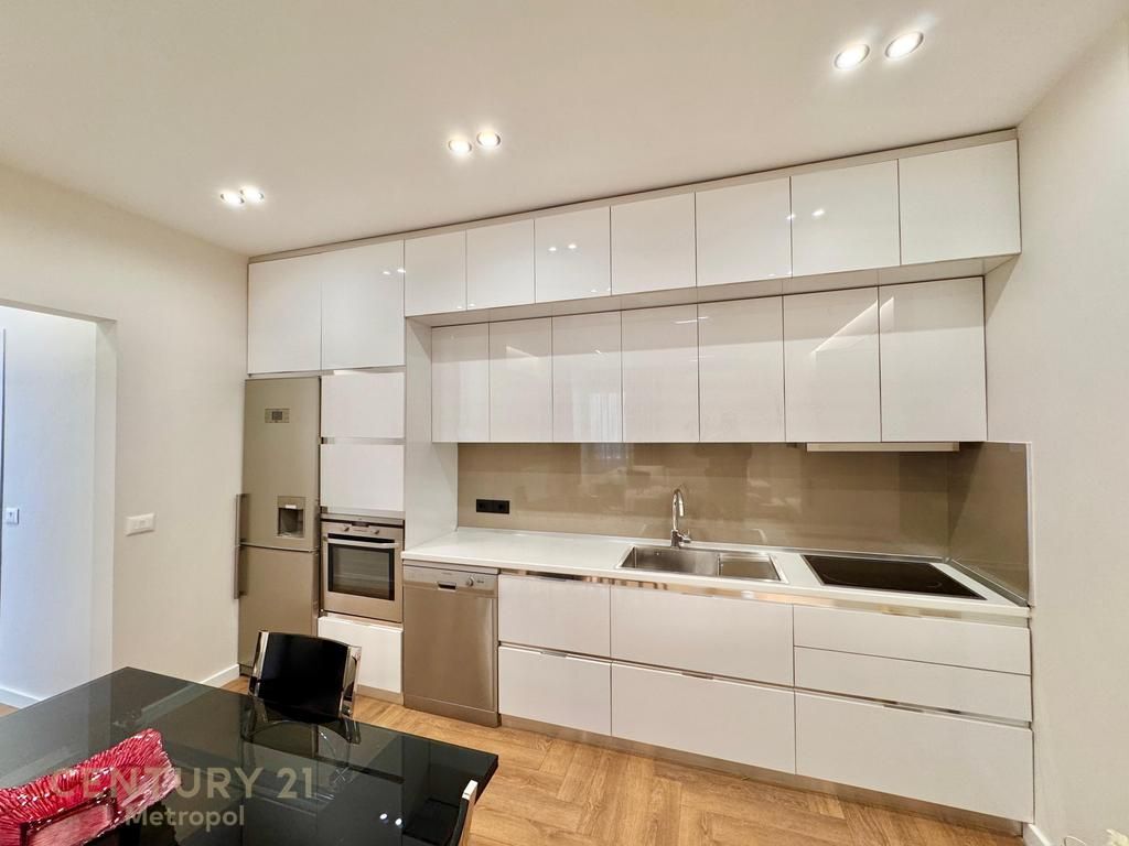 APARTMENT 2+1+PARKING SPACE NEAR THE NEW MARKET!