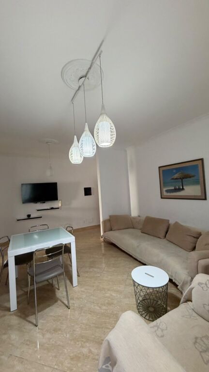 Apartament me Pamje nga Deti për Qira në Lungomare Vlorë