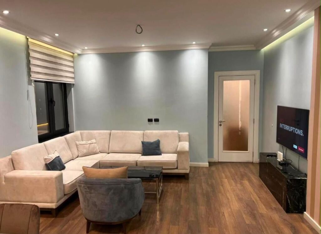 Jepet apartament 2+1 penthouse me qira ne Qender , Sheshi Skenderbej , Rruga e Durresit , Rruga e Kavajes .