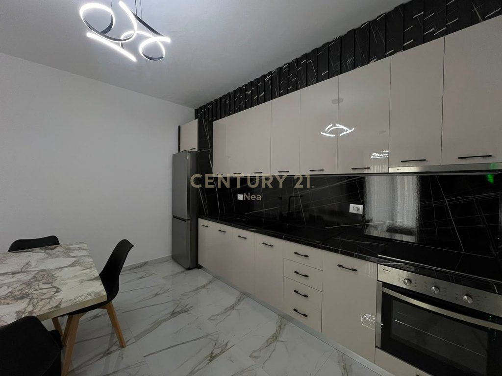 APARTAMENT 2+1+POST PAKIMI ME QIRA – TRIO TOWER, DON BOSKO 800 € /Muaj Sip. Totale  125m2