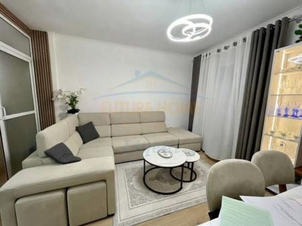 Shitet, Apartament 1+1 (I Konvertuar ne 2+1), Kinostudio, Tiranë