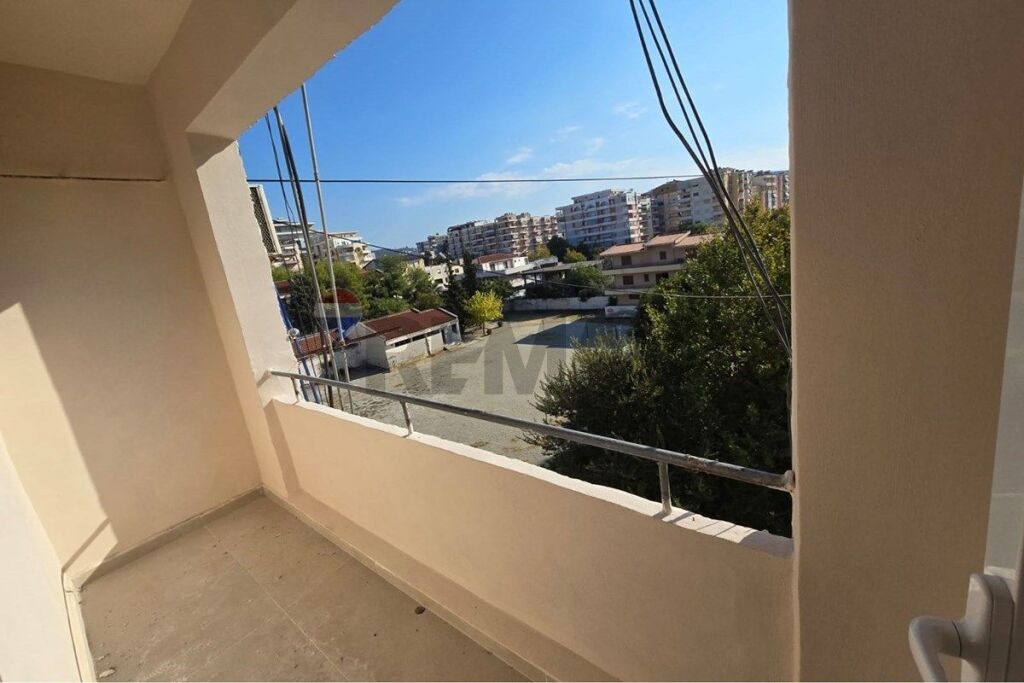 Appartamento 2+1 in Vendita, vicino alla Scuola Jani Minga, Vlore