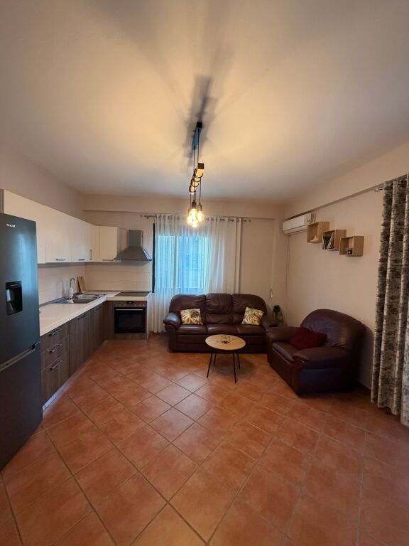 Shitet Apartment 2+1 ne Plazh Hekurudha