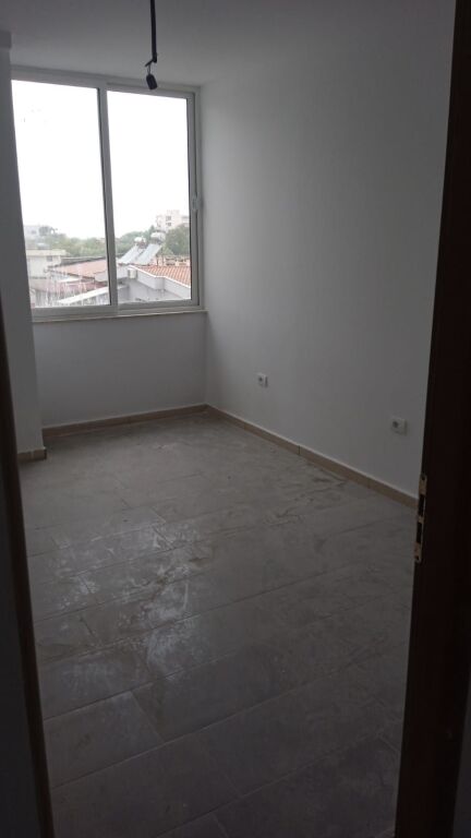 Affitto | Apartament 2 + 1 | Fresku | 400 €/mese