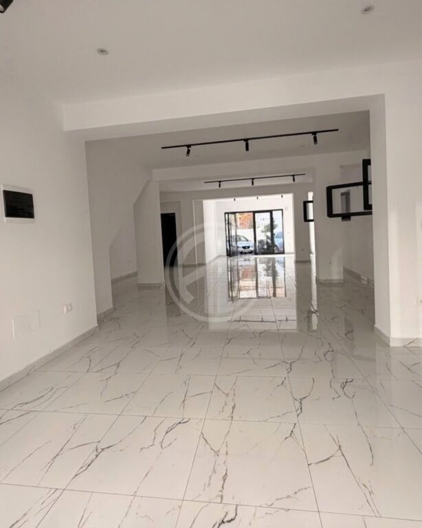 Locale Commerciale in Affitto – Vicino al Museo dei Martiri